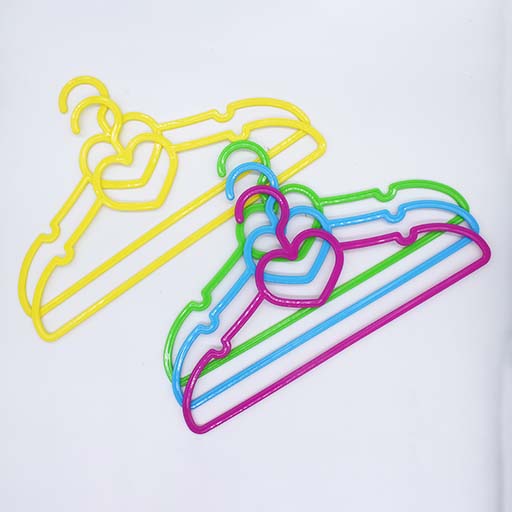 SHIRT HANGER 5PCS PACK MULTI COLOUR WITH CENTER HEART 6805 M&B