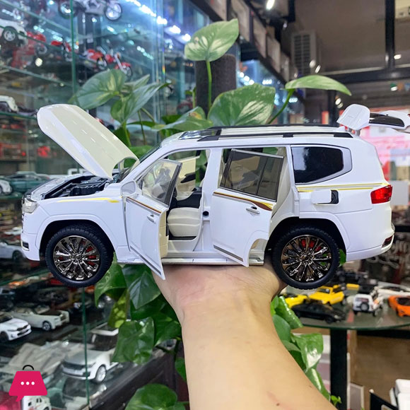 1:18 Toyota Land Cruiser LC300 SUV Alloy Car Diecast Model Childrens Toy Kids Gift Birthday Present For Boys Trendy Display