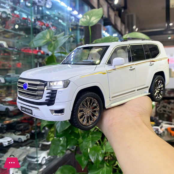 1:18 Toyota Land Cruiser LC300 SUV Alloy Car Diecast Model Childrens Toy Kids Gift Birthday Present For Boys Trendy Display
