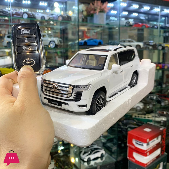 1:24 LAND CRUISER LC300 Diecast Alloy Model Car Light Sounds with Remote