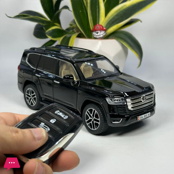 1:24 LAND CRUISER LC300 Diecast Alloy Model Car Light Sounds with Remote