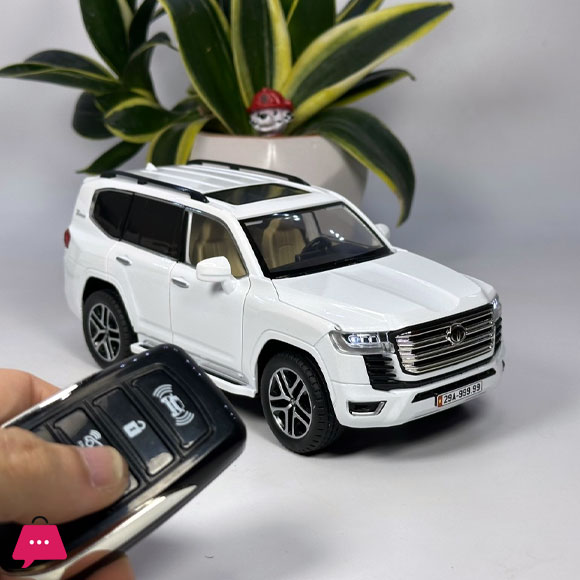 1:24 LAND CRUISER LC300 Diecast Alloy Model Car Light Sounds with Remote