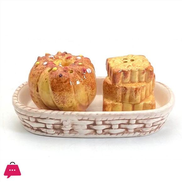 Ceramic Salt And Pepper Shakers Cake Set