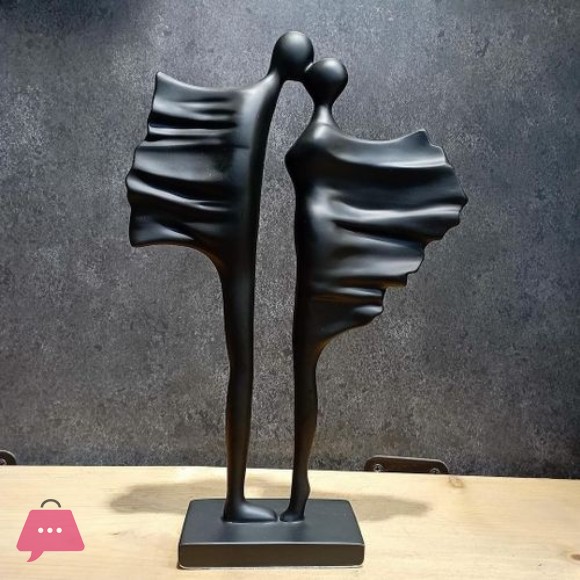 Magnificent Statue of a Couple Kissing