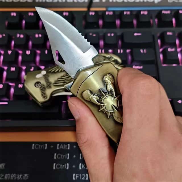 Showpiece Keychain with lighter