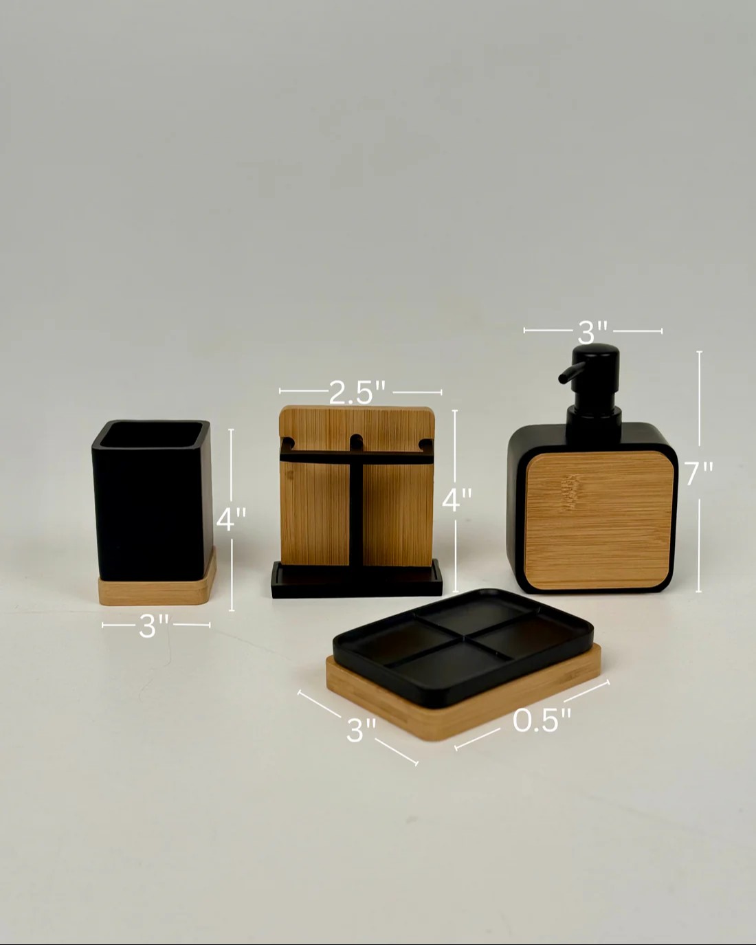 classic-bathroom-essentials-set-poly-resin