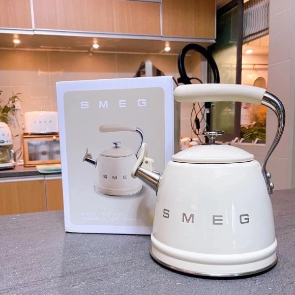 SMEG 50s Retro Style Stovetop Whistling Kettle