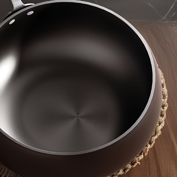 Handmade Traditional Iron Pot with Large Belly, Mirror Surface, Non-stick, No Coating, Splash-proof - 24CM