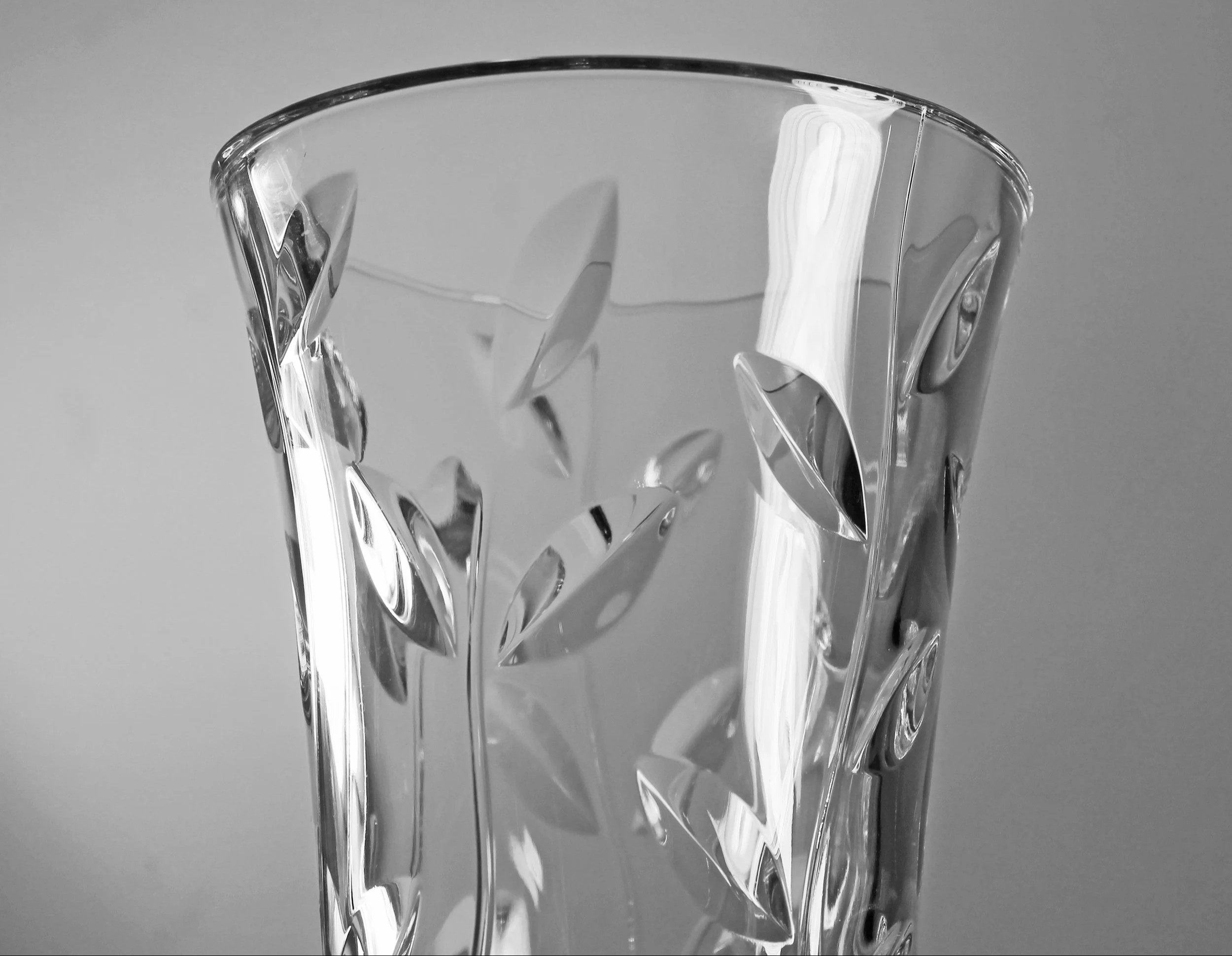 rcr-crystal-laurus-flower-vase-10-inch-&ndash;-257670