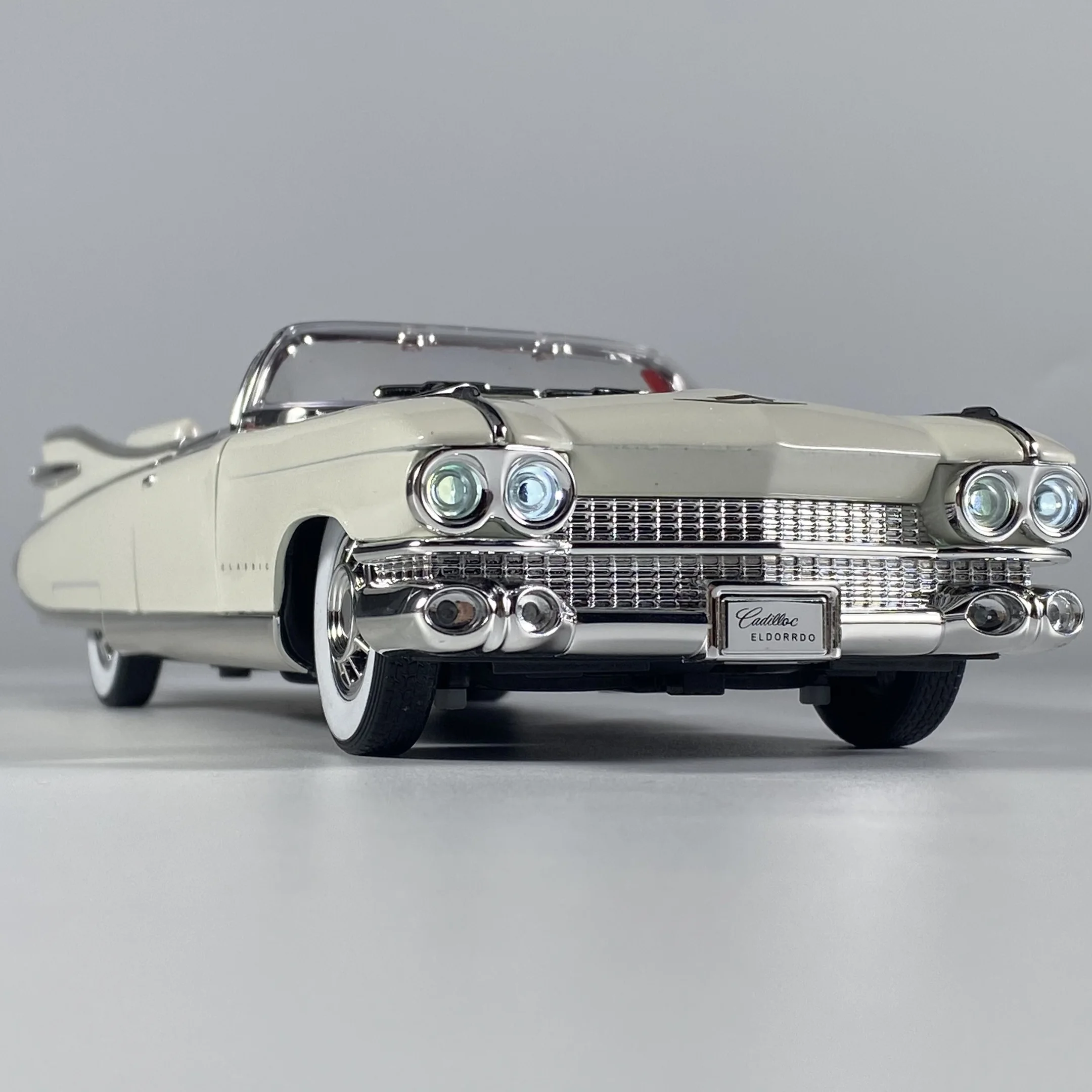 1:24 Cadillac Eldorado Biarritz 1959 Series 62 Alloy Diecast Classic Car Model
