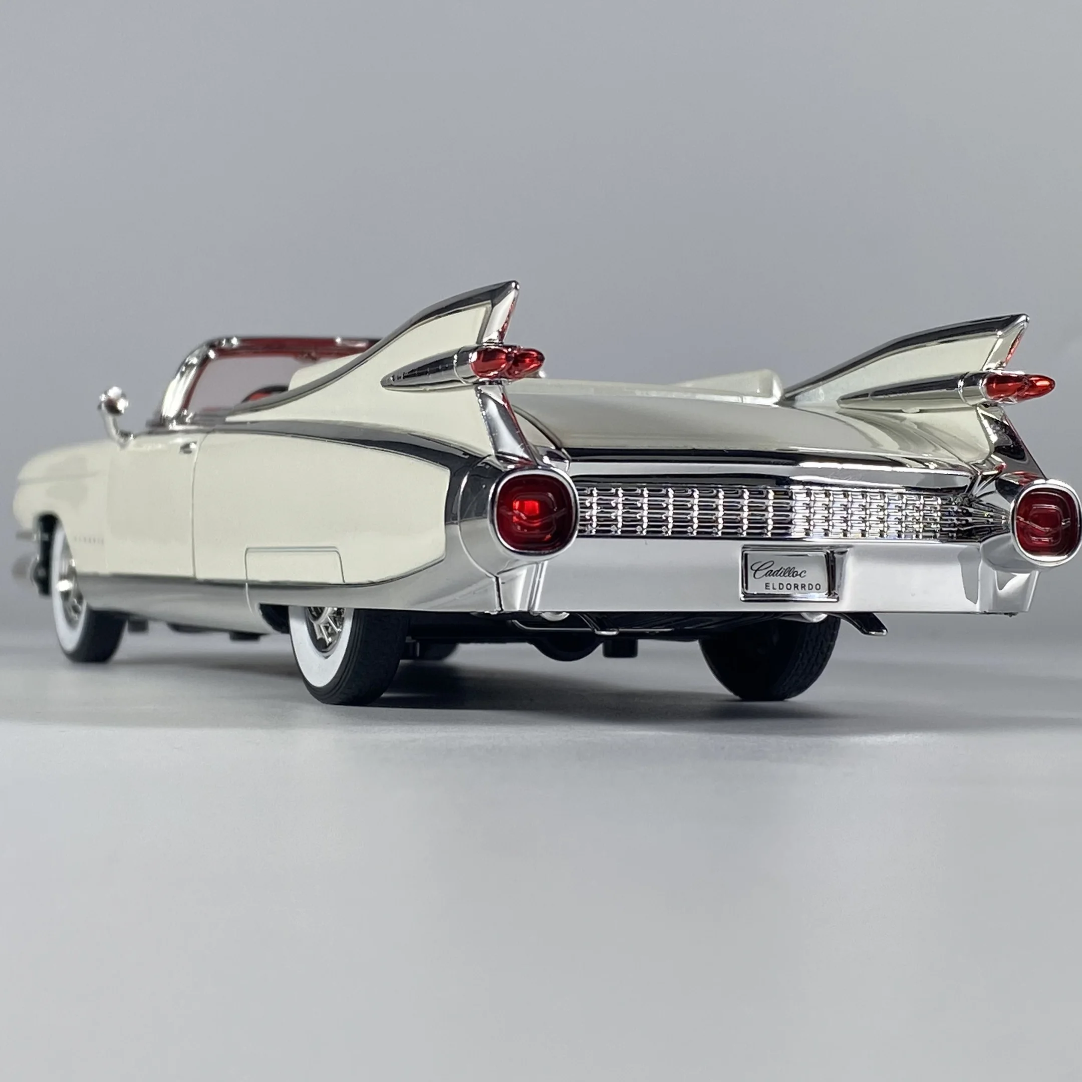 1:24 Cadillac Eldorado Biarritz 1959 Series 62 Alloy Diecast Classic Car Model