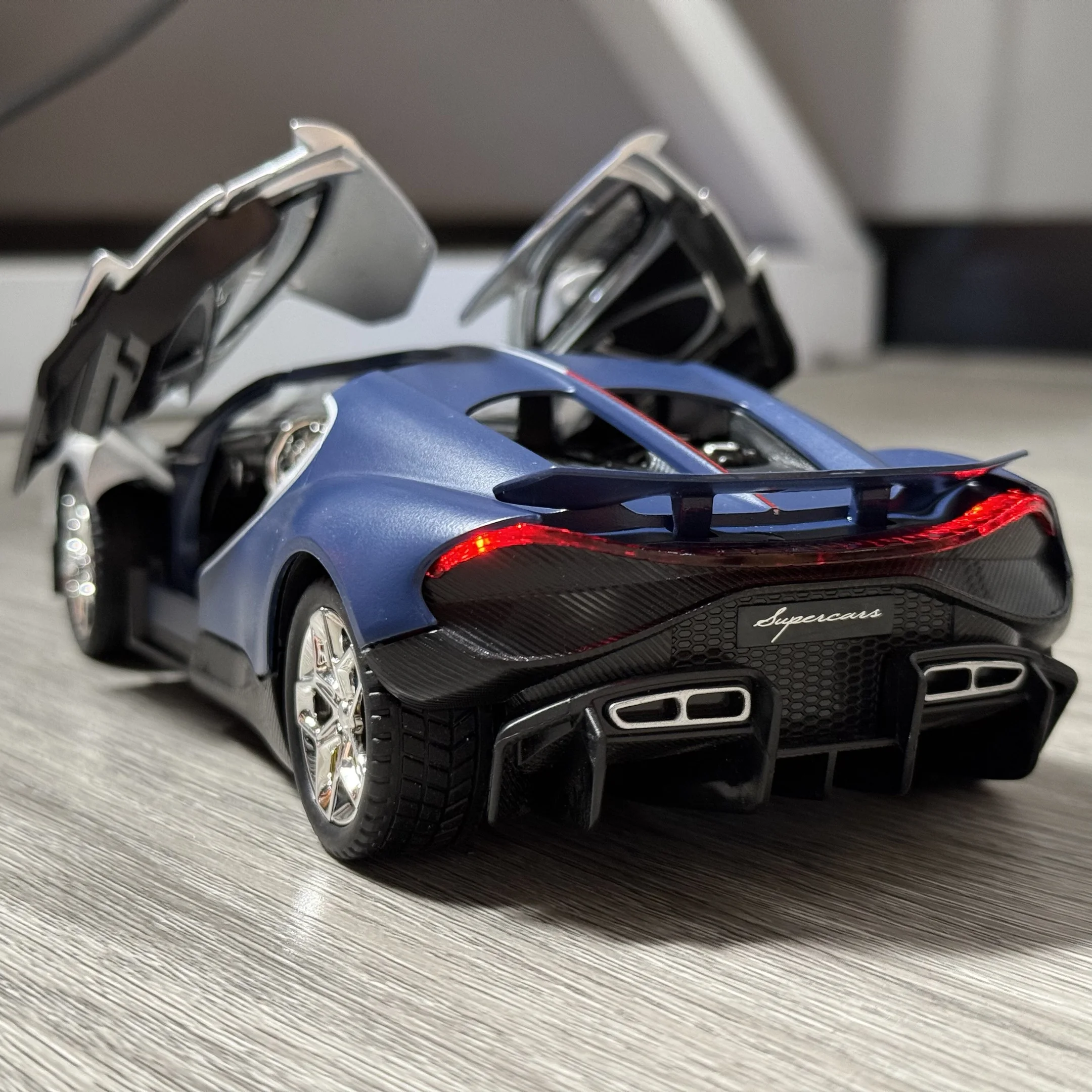 1:24 Bugatti Tourbillon Supercar Alloy Diecast Metal Model Car