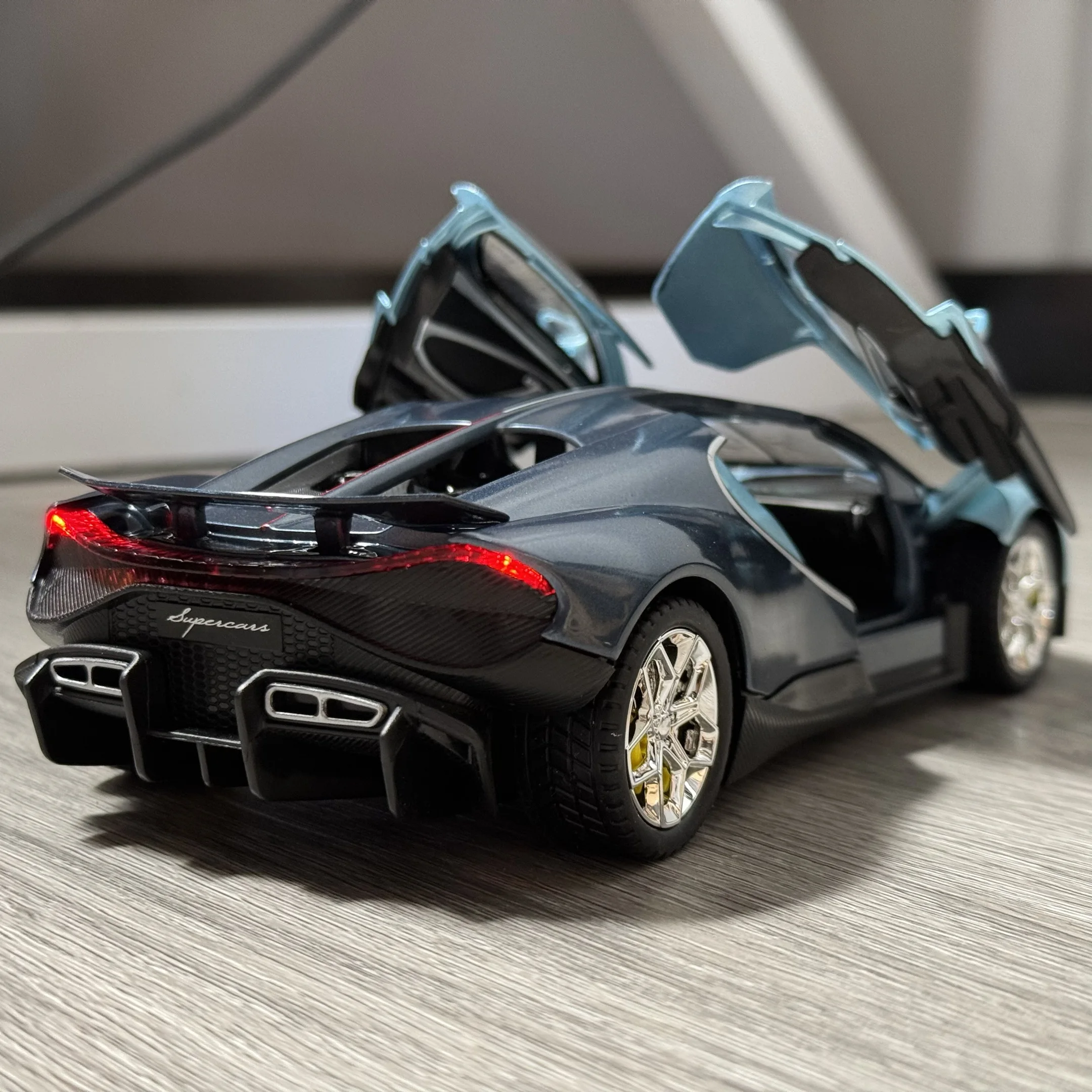 1:24 Bugatti Tourbillon Supercar Alloy Diecast Metal Model Car