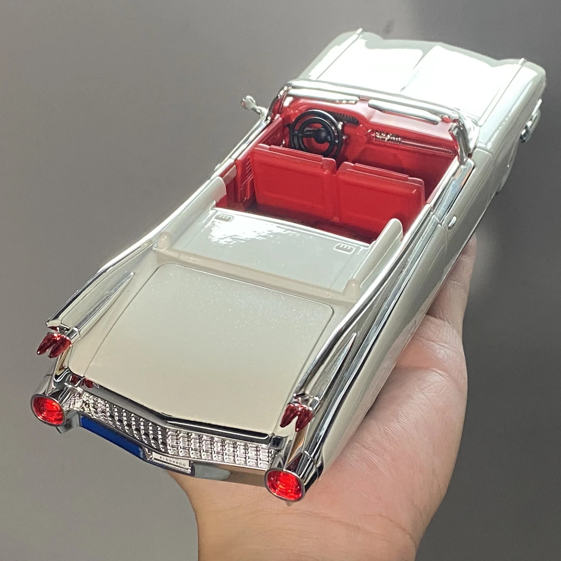 1:24 Cadillac Eldorado Biarritz 1959 Series 62 Alloy Diecast Classic Car Model