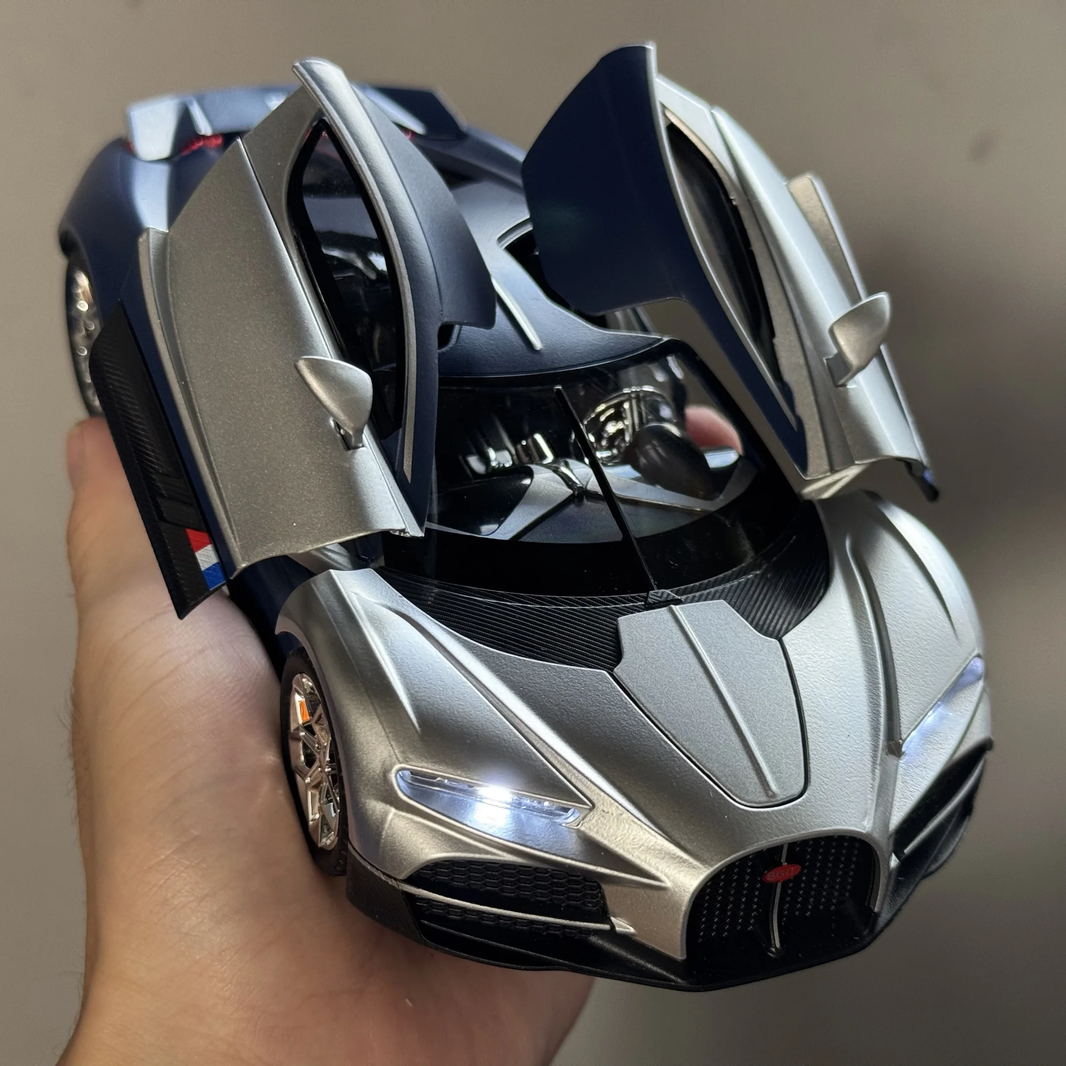 1:24 Bugatti Tourbillon Supercar Alloy Diecast Metal Model Car